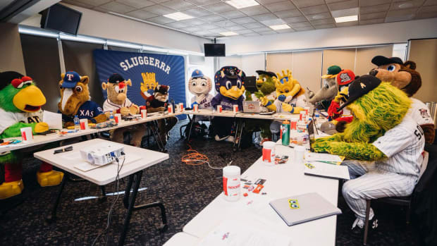 baseball-mascots-annual-meeting-kansas-city-sluggerrr.jpg